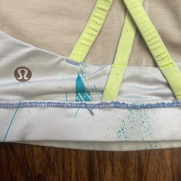 lululemon Strappy Energy Bra 6 - Picture 11 of 12